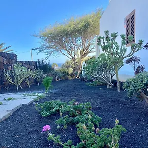 https://casa-kira-macher.in-canary-islands.com